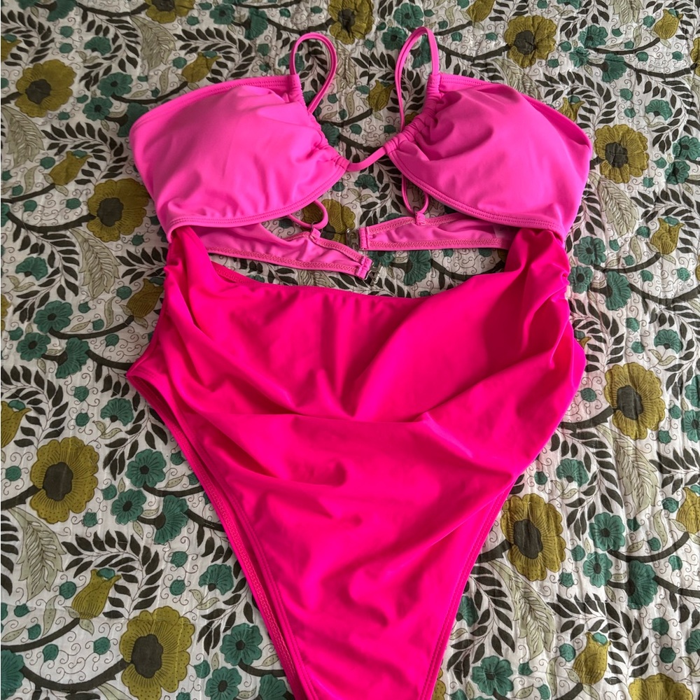 Halara Swimsuit 2XL New Never Worn